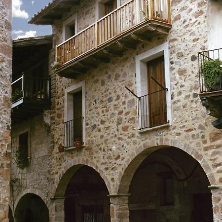 Allotjaments Placa Major-Grevol Santa Pau Kültér fotó